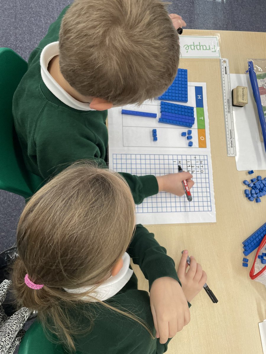 FairfieldAcad's tweet photo. Practical maths for introducing the compact column method in Morpurgo class this morning! #effectivemaths @DRETmaths https://t.co/s2BtjCLKdJ