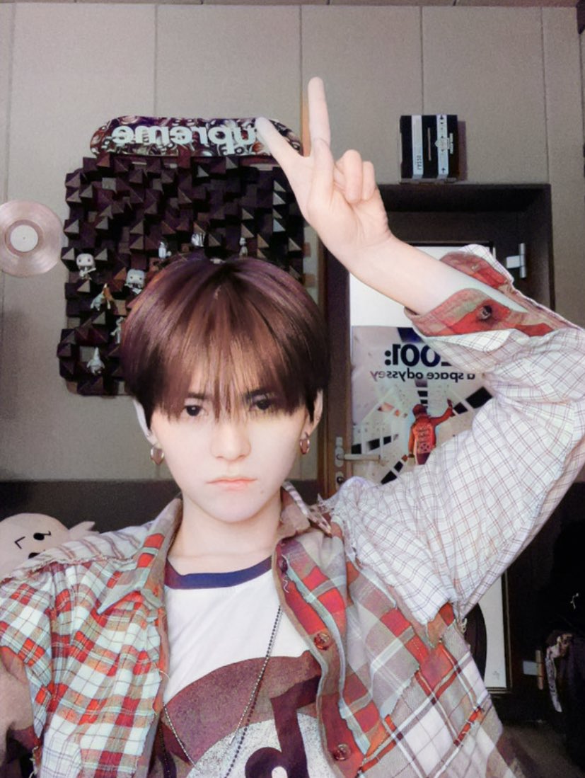 junkyufeels's tweet photo. yoshi first selca with his red hair 🔥

@treasuremembers https://t.co/ru1J64jOCA