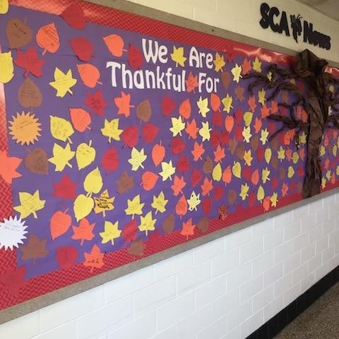 DCMS_hornets's tweet image. Our leadership class did a fantastic job of putting together this Thanksgiving tree! Students and staff were able to add leaves of what they were thankful for. 🍁🍂🍁🍂

#ItsAGreatDayToBeAHornet 
#InspireCPS