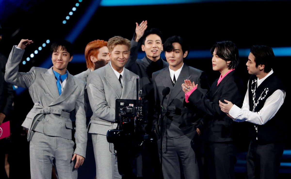 _teamARMY_'s tweet photo. 🎉 I Nostri Traguardi 🎉 https://t.co/o7HaqsMgih