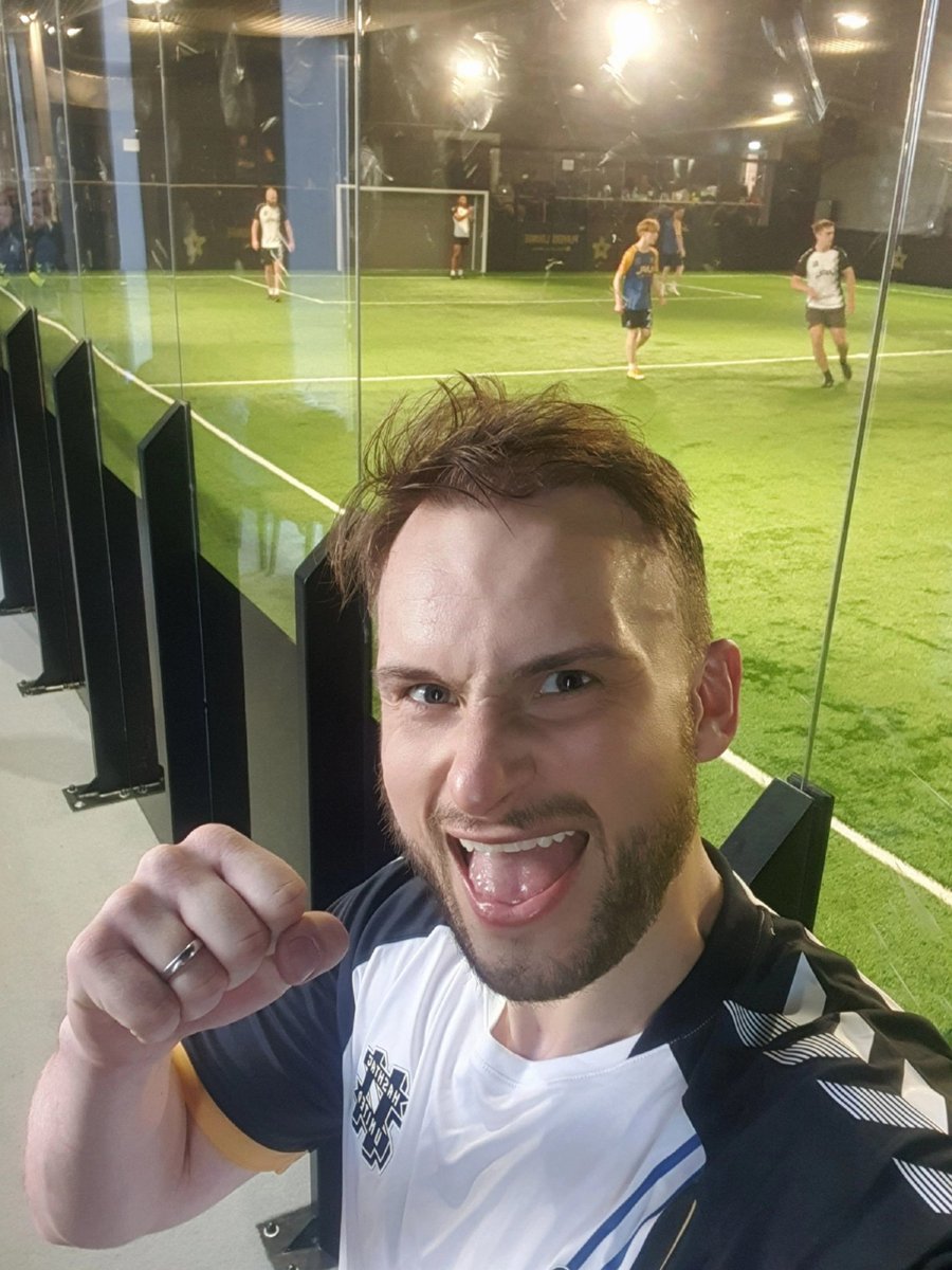 AdamSavage's tweet photo. Here's a man in good spirits after putting in 90mins for #24MO ...who now needs to ice pack his entire body 😁
THANK YOU @SpencerOwen @hashtagutd for having me- such a top way to raise money for health awareness amongst men @MovemberUK ! ⚽️💪
➡️ DONATE @ https://t.co/Oh6ubUEgoH https://t.co/uJlqg7PgPJ