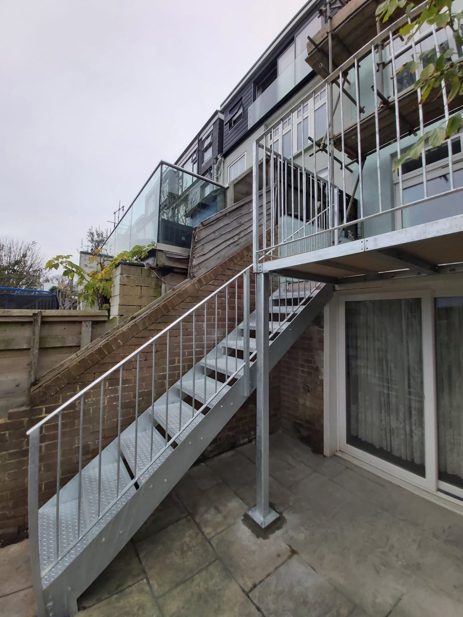 NeilsSteelsArch's tweet photo. Another staircase in #Brighton this time with a platform to the side for seating https://t.co/g3tNxEgaO2