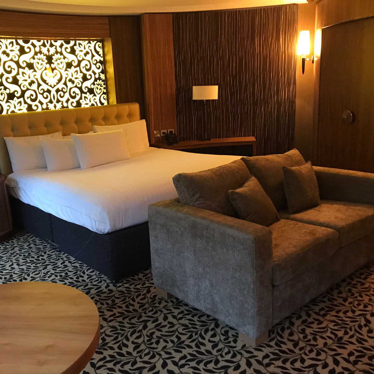 MattisonBeds's tweet photo. Pleased to have completed a delivery and install at the @DraytonManor Hotel today! Those Xmas decorations have started to make an appearance! #hotel #install #contractfurniture #Hohoho https://t.co/cLyC5EFWB9