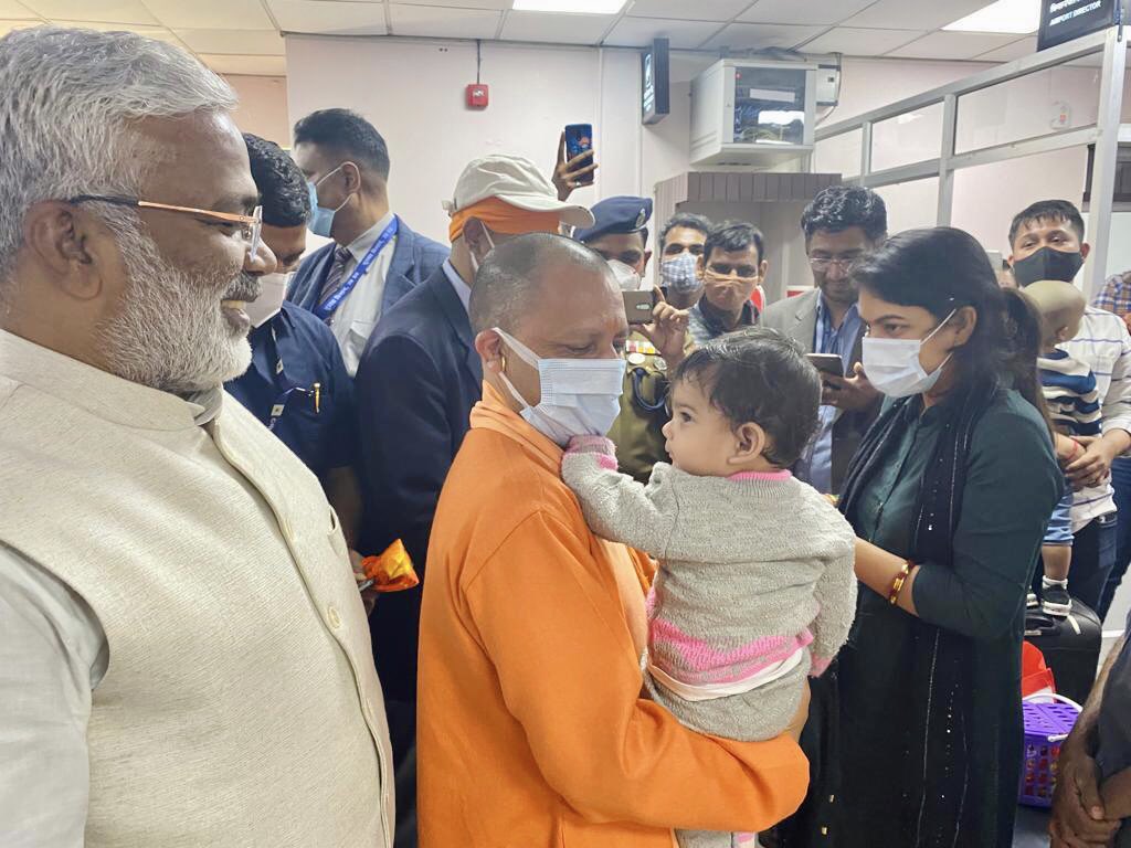 आज की सबसे सुंदर तस्वीर ‼️
मतलब यही है #लिब्रांडुओं की
भविष्य बिल्कुल सुरक्षित हाथों में है 🙏 #अबकी_बार_400_पार.