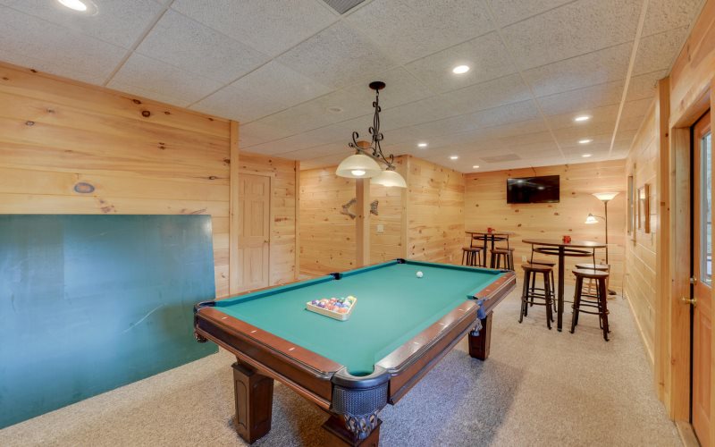 GA_MTN_CABINS's tweet photo. Here's our updated list of cabins available over #christmas. 
1. Tuckaway Cave 
2. Off The Hook 
3. Bear Necessities 
4. Creekside Getaway 
5. Dancing Bear
6. Enotah 
7. Lincoln Logs 
8. Squat &amp; Gobble 
Questions? We're here to help! (706) 632-5751
#vacation #blueridgega #cabins https://t.co/CZSmtu3G0v