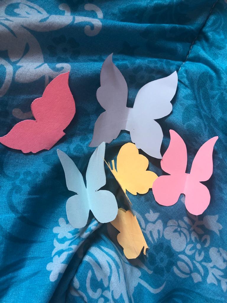 Yaya_draws's tweet photo. Started a paper butterfly business 💃💃💃... https://t.co/Ns3bq3vYgj