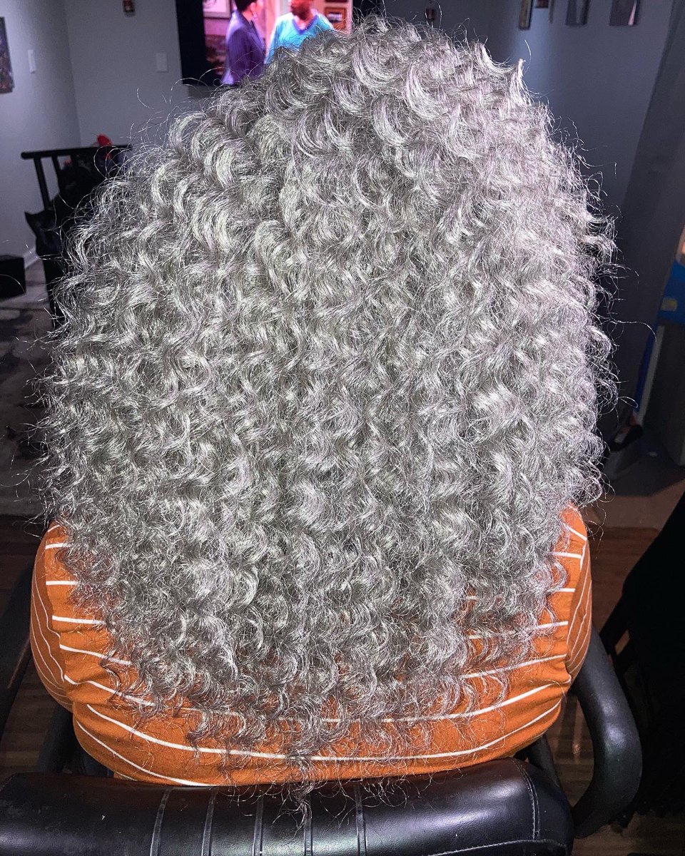 LadyWan222's tweet image. The ice Queen is here! 

Book under multi part crochet, link in bio.

Follow @ladywanhair 

Only 3 packs of freetress deep twist was used 

#crochetbraids #crochetknotless