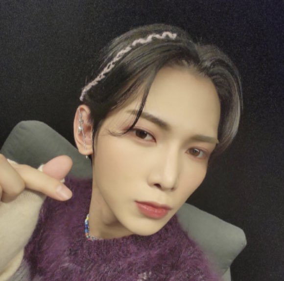 1024zone's tweet photo. [💌] YS changed his profile picture! https://t.co/lDoaswXE4w