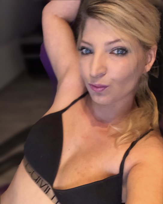 Ich hoffe ihr hattet einen besseren Start in die neue Woche 🙂 https://t.co/CZFVIzG8b0<a href="/tag/dirtyblowjob"class="tags"><span>#dirtyblowjob</span></a>