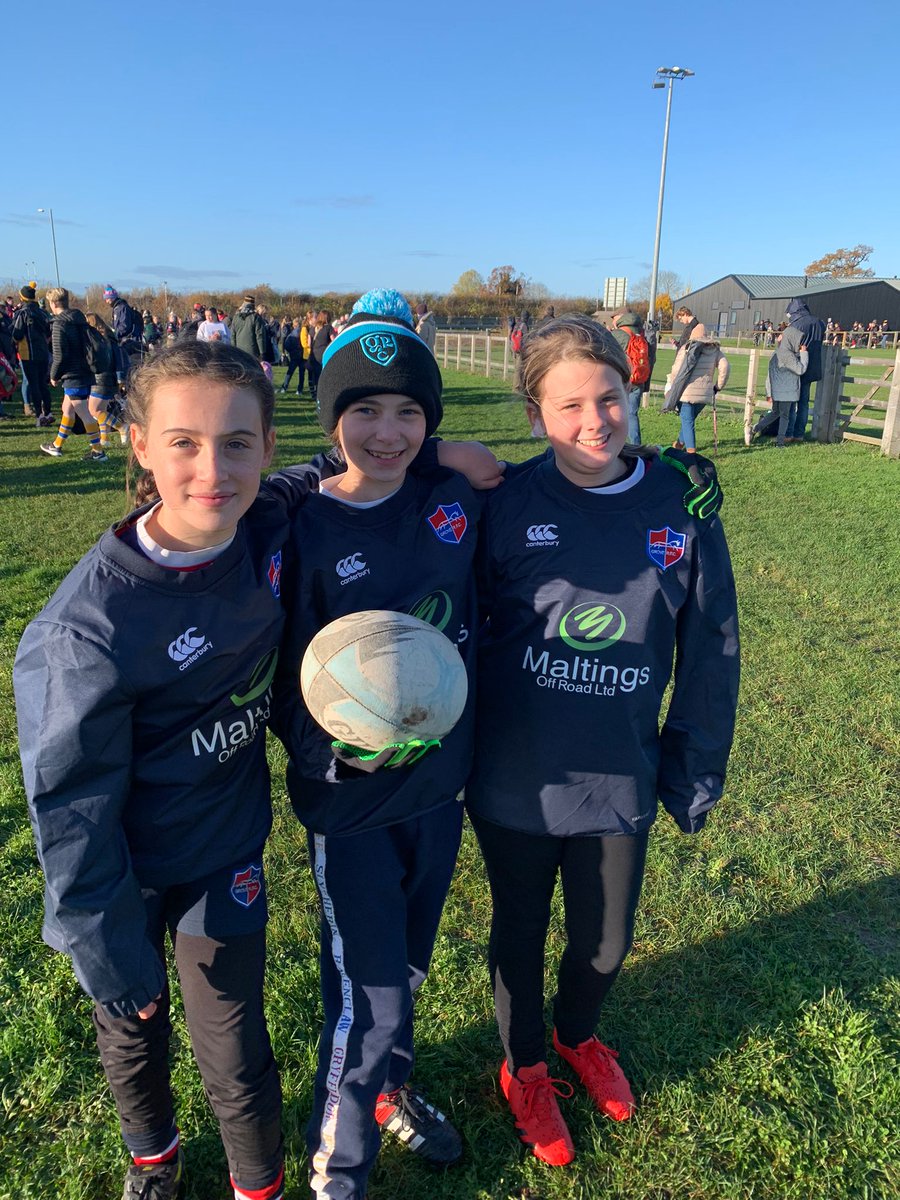 GroveRFC's tweet photo. Really proud of these girls who attended @EnglandRugby #RedRoses game at the weekend where Cate was part of the Guard of Honour.
They loved meeting the players afterwards.
#futurestars #womensrugby #grovepride https://t.co/i9qbmwrC5c