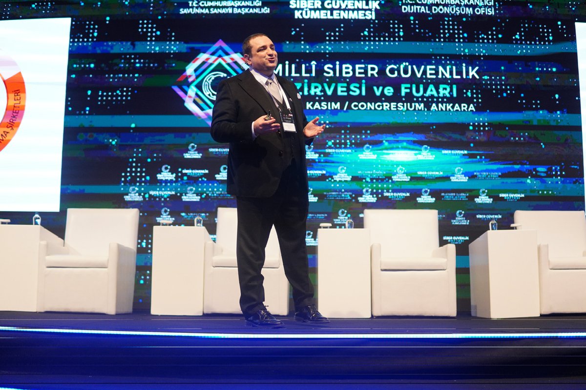 BilgeSGT's tweet image. Genel Müdürümüz Sn. Burak Çifter, Milli Siber Güvenlik Zirvesi ve Fuarında &quot;Milli Siber Güvenlikte Yerli Ürünler ve Dışa Bağımlılık&quot;  konferansında katılımcılarla buluştu.

#BilgeSGT #DataFlowX | #SiberGüvenlikHaftası