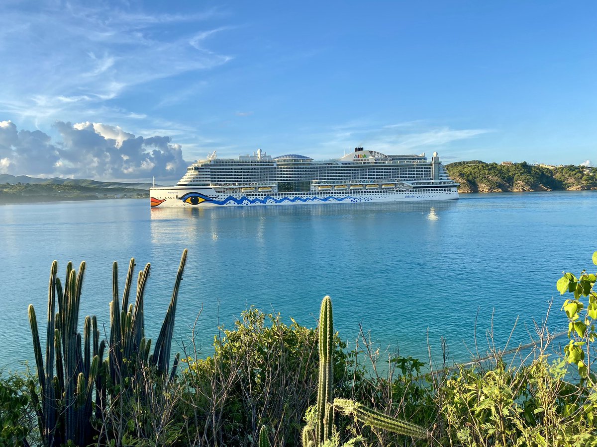 steveibis's tweet photo. There’s a pearl in the waters of Antigua and Barbuda 🇦🇬 today @_aida_perla_ @aida_cruises. Happy Tuesday 🎉🎉🎉🎉🎉 #antiguaandbarbuda🇦🇬 #aidaperla #inetmobile🇦🇬 #antiguatourism https://t.co/2WjEAcC8HN