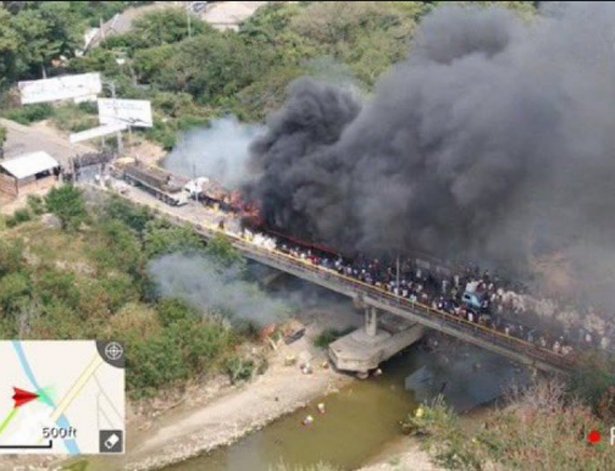 jaarreaza's tweet photo. El triunfo inobjetable de @FreddyBernal es la respuesta definitiva del digno pueblo tachirense ante la agresión imperialista y los intentos de invasión organizados desde Colombia. Casi 3 años después, el voto popular reafirma nuestra soberanía. Por la Paz:¡Victoria de #Venezuela! https://t.co/uJvFE3odoh