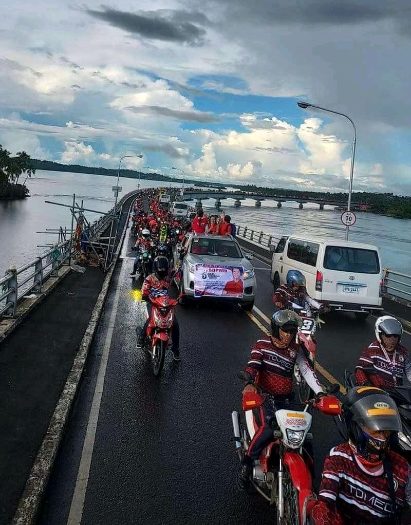 ReposoYunisa's tweet photo. BBM Caravan in Tacloban City✌️💕. Tutulong tulong tayong lahat para sa pagkakaisa ng sa ganun tayo ay Makakabangong Muli #BongbongMarcos #BringBackMarcos #2022Election https://t.co/HVTEE23ksD