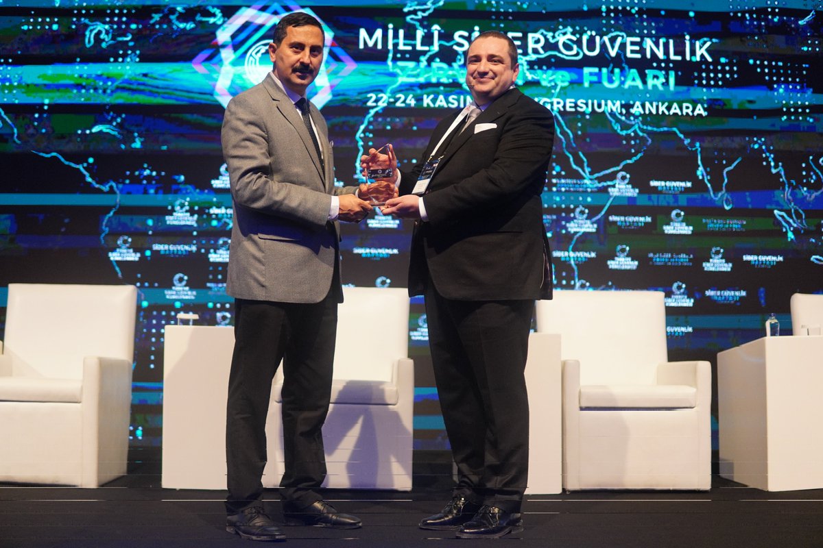 DataFlowX's tweet image. Genel Müdürümüz Sn. Burak Çifter, Milli Siber Güvenlik Zirvesi ve Fuarında "Milli Siber Güvenlikte Yerli Ürünler ve Dışa Bağımlılık" konferansında katılımcılarla buluştu.
#BilgeSGT #DataFlowX | #SiberGüvenlikHaftası