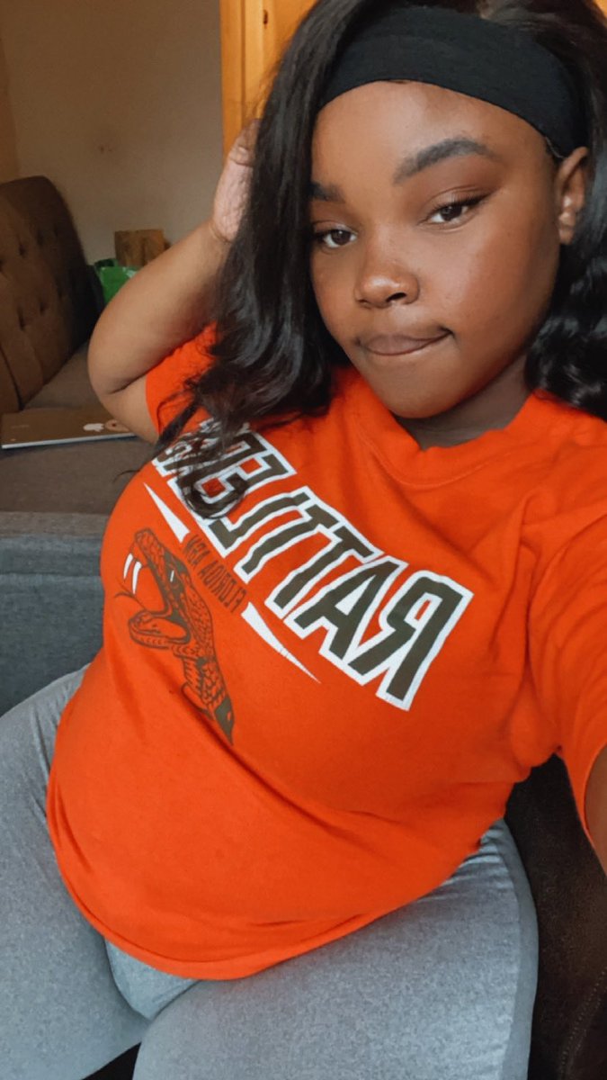 therealniahdee's tweet photo. Am I on your mind now? 🙂 https://t.co/YX2Cpx5tYj