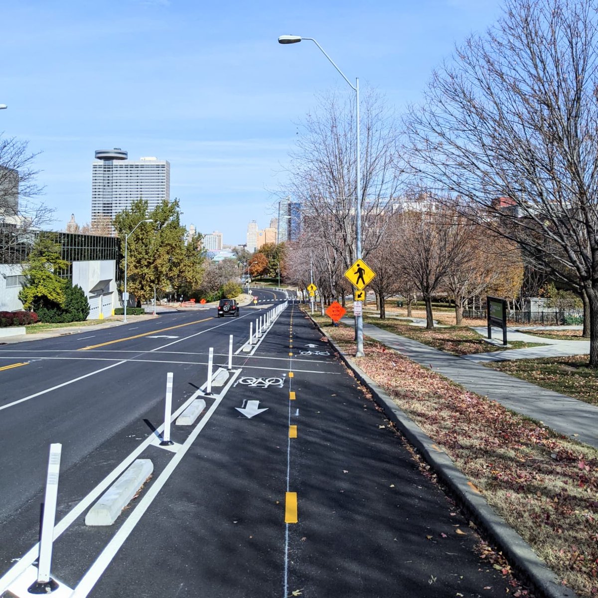 BrianDavidPlatt's tweet photo. Finishing 5 miles of new protected bike lanes along Gillham and 27th to create safer passage to multiple parks, restaurants, and even two hospitals.  Our goal is 30 miles of PBLs over two years to help us eliminate traffic deaths and serious injuries.  #VisionZero #visionzeroKC https://t.co/iATt3l7IP0