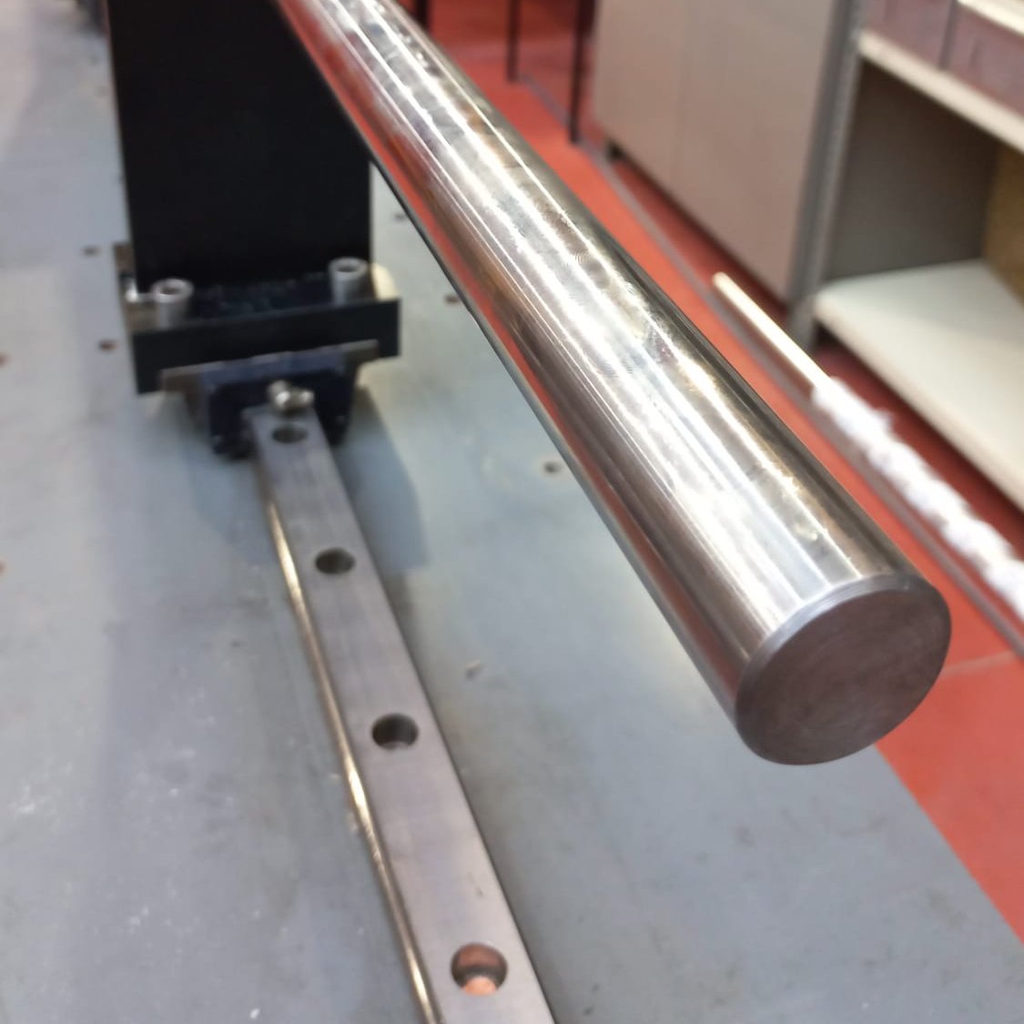 Dynamics_uc3m's tweet photo. New split hopkinson pressure bars arrives @amade_udg #bedyn @cleansky_ju @Dassault_OnAir https://t.co/HlVMcZJlVo