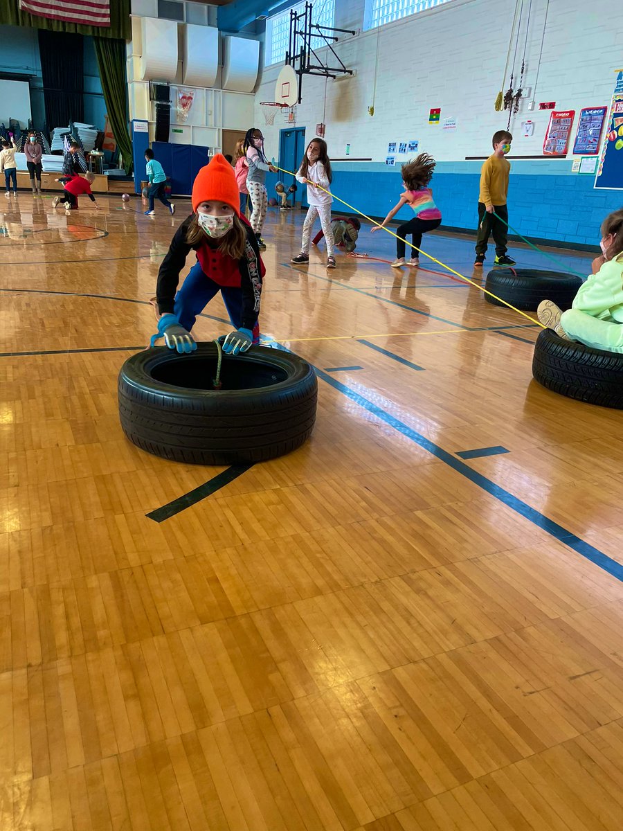 DMcWherterPE's tweet photo. We are having a great time in our stations. Students get full autonomy as they choose which activity they want to participate in. Shout out to @pe4everykid students loved the bosu battle! #StudentChoice #GaGaBall #BosuBattle #TirePull #bball #HulaHoops #FUN #PhysEd @Skokie735 https://t.co/dIcvuRma5d