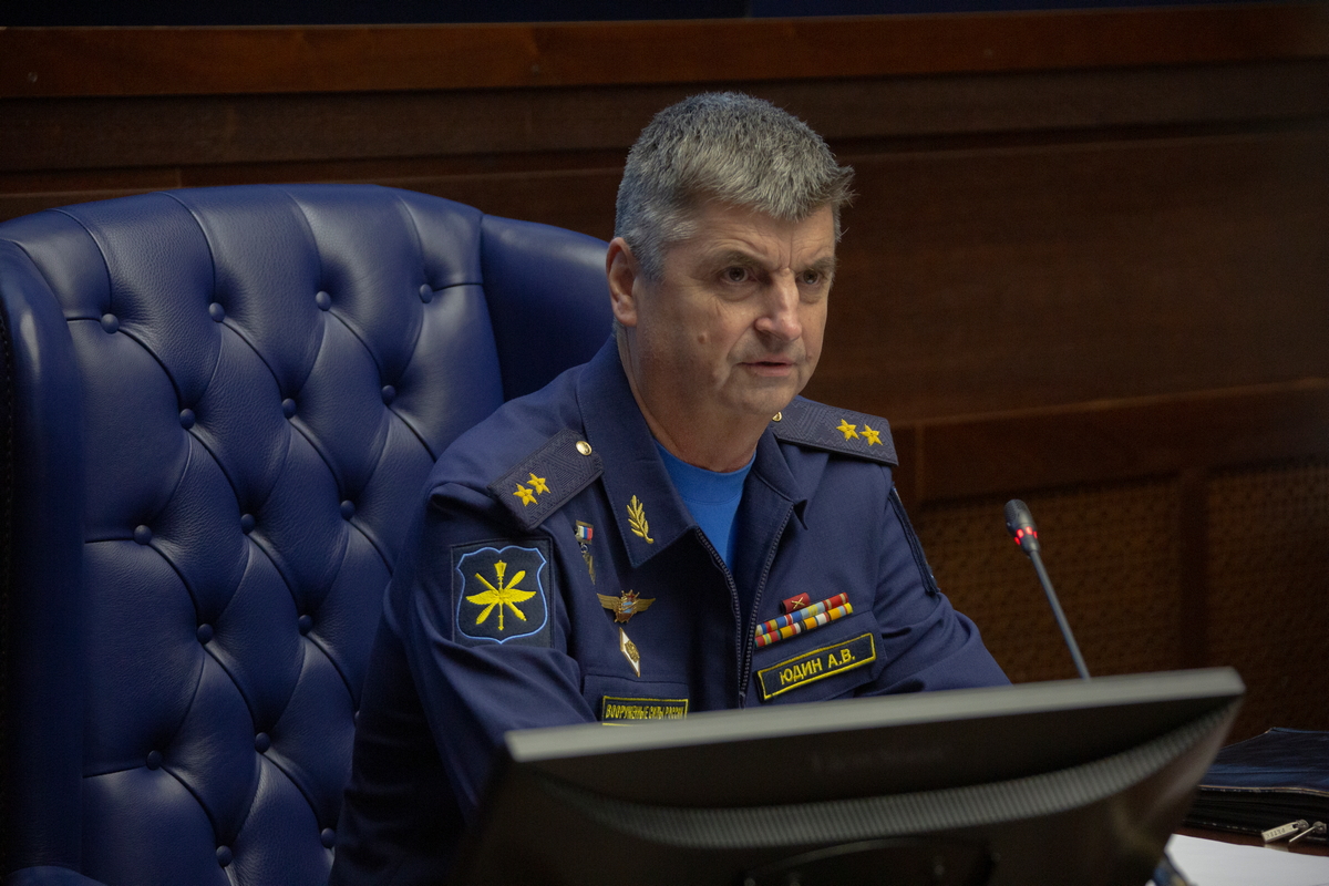 Deputy Commander-in-Chief of the Aerospace Forces holds briefing for military attaches of foreign states s.mil.ru/3cKLLL6

#MinistryOfDefence #MOD #RussianAerospaceForces #Briefing #MilitaryCooperation