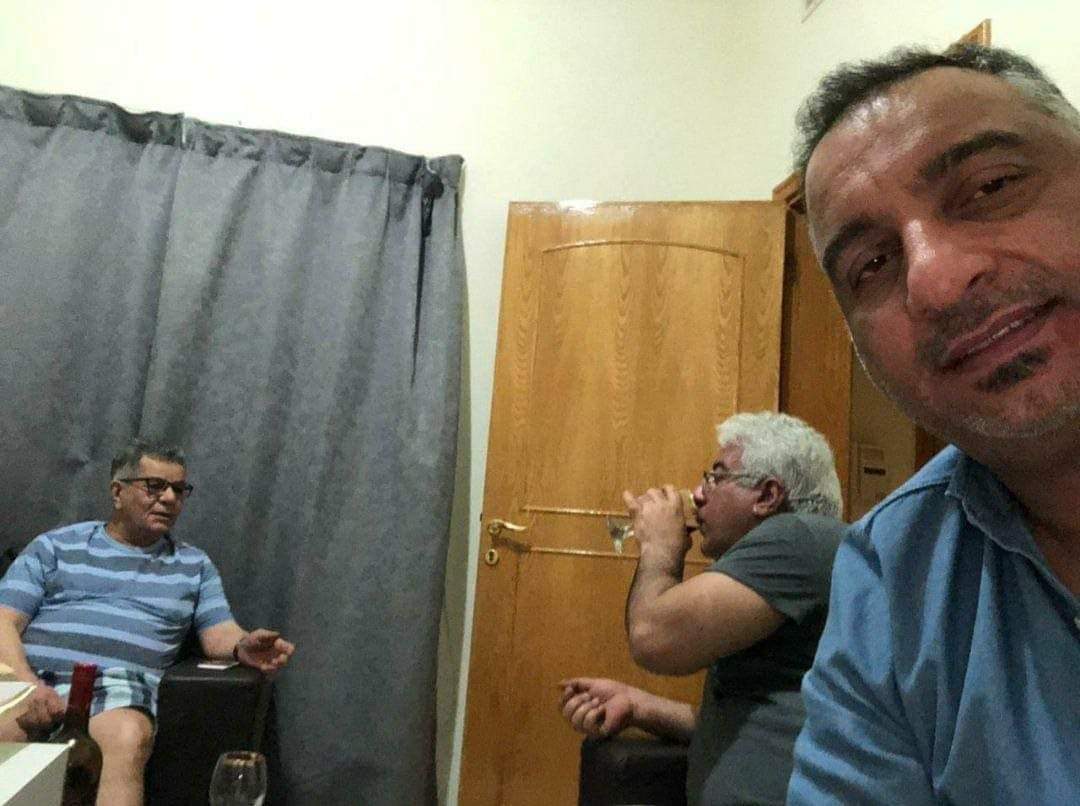 صورة حصرية لمستشار رئيس وزراء العراق المنتهية ولايته مصطفى الكاظمي وهو يحتسي الكحول مع مستشار رئيس ديوان ولي عهد ابو ظبي والأعلامي سرمد الطائي...
#العراق