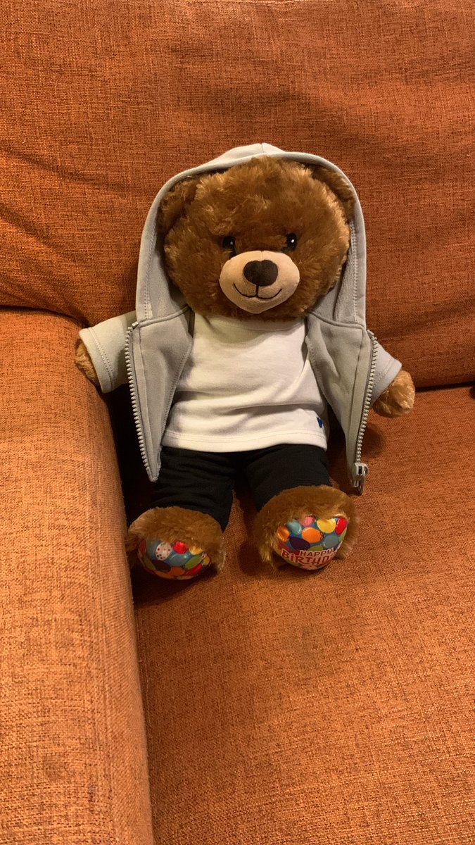 y’all look at my build a bear i made :> his name is ben (for gyu) and his outfit is based off of gyu’s from the hybe insight vid :>
