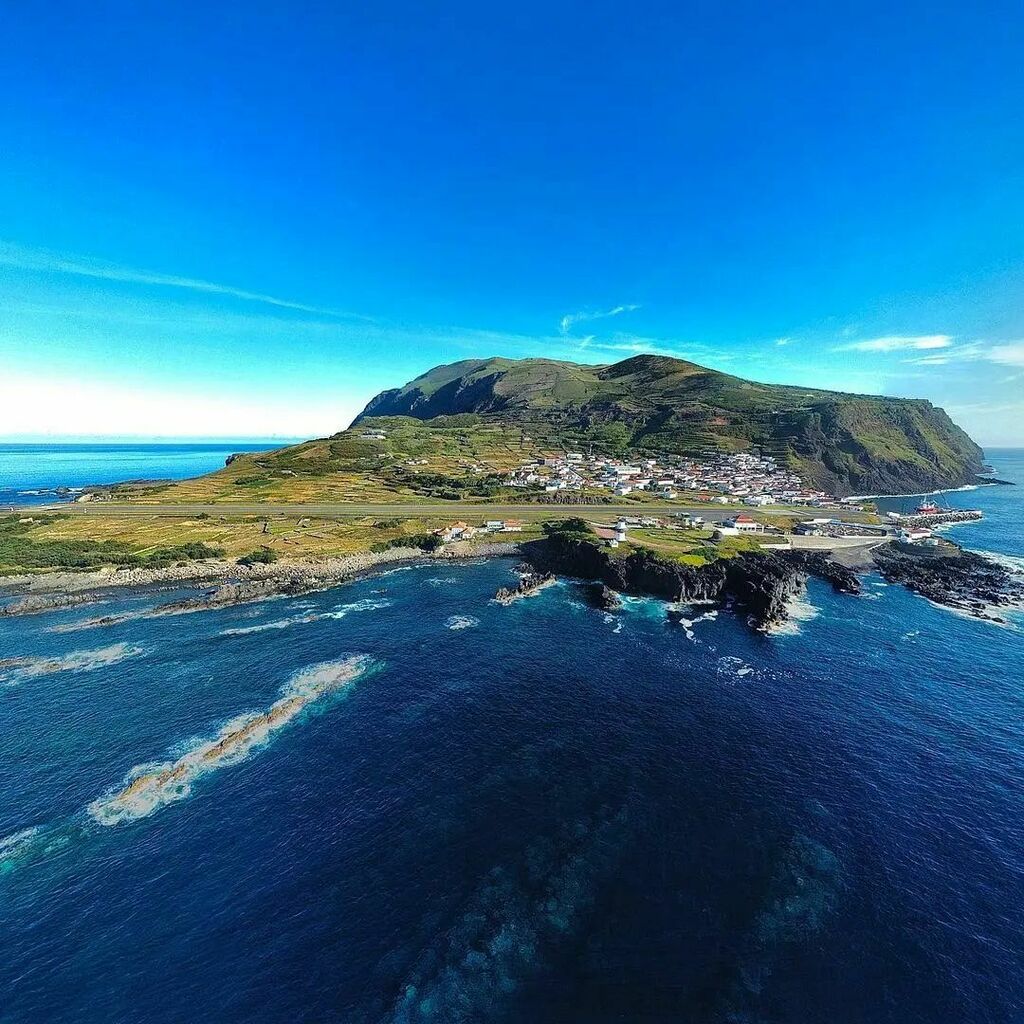 AzoresGeopark's tweet photo. Photo by @paralelo_39_ilha_do_corvo
Um pequeno paraíso chamado Corvo.😎
#triptocorvoisland #viagemaocorvo #paralelo39ilhadocorvo #ilhadocorvo #corvoisland #caldeirão #azoresislands #azoresportugal #azoresisland #visitazores #azoresadventure #visi… https://t.co/c4SWBo5RRd https://t.co/tvzXDFaLHC