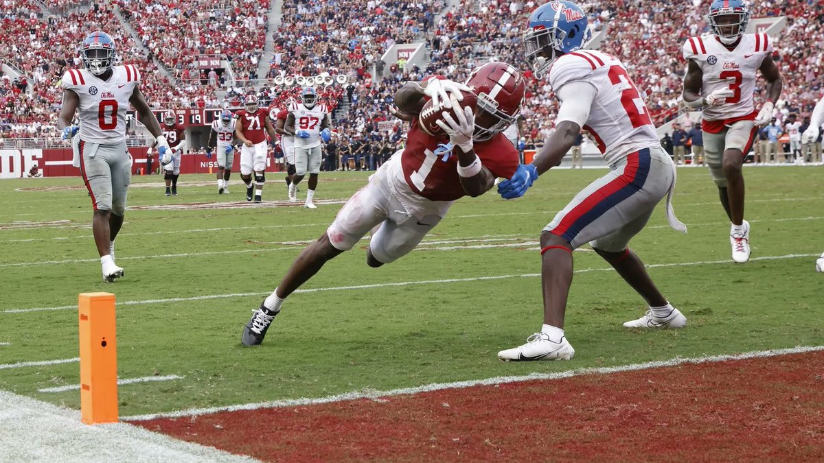 biletnikoffawrd's tweet image. Congratulations to Jameson Williams @bigsgjamo on being named a Biletnikoff Award Finalist! The Biletnikoff Award recognizes the college football season's outstanding FBS receiver at any position. @UA_Athletics @AlabamaFTBL #OutstandingReceiver #NCFAA