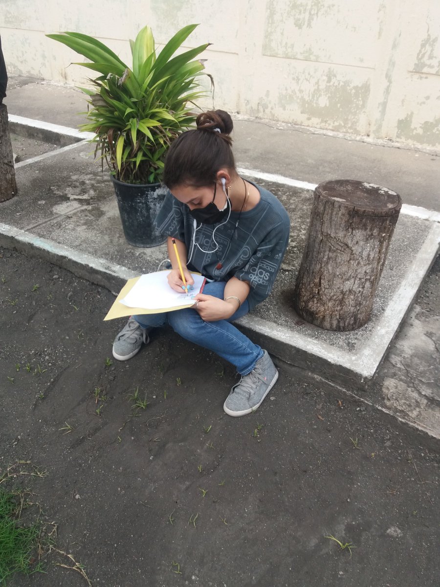 BPlacetas's tweet photo. #Fidel gracias por tu ejemplo, después de varios meses alejados de las aulas regresan nuestros estudiantes, aprovechando todos los espacios. @RevillaVega @menendez_rivero @CubaMined #DeRegresoALasAulas #FidelPorSiempre https://t.co/YqTsU8TVHT
