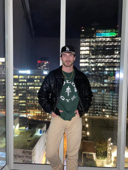 this ain&rsquo;t the penthouse but you can call me penthouse papi https://t.co/hcdM4XovPn