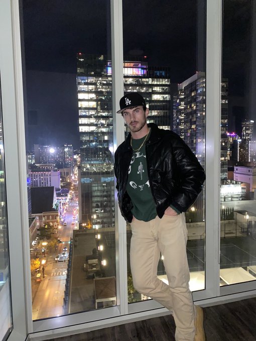 this ain&rsquo;t the penthouse but you can call me penthouse papi https://t.co/hcdM4XovPn