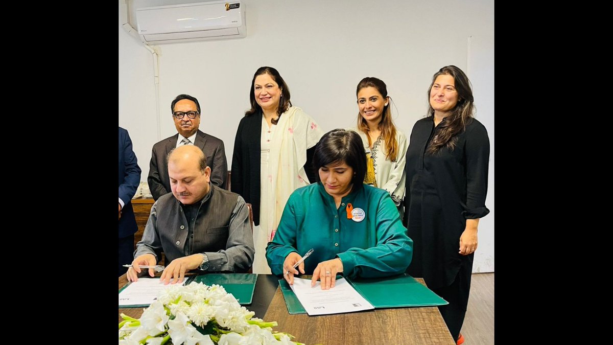 ncswpk's tweet photo. CP @NilofarBkhtiar, @ZahidHaya &amp; Sharmeen Obaid-Chinoy @SOCFilms witnessed the MoU signing ceremony of NCSW with @las_pakistan. This collaboration will launch 9 distinct animated films in 8 regional languages during #16Days which will shed light on Women’s inheritance rights https://t.co/Al5vueKpzy