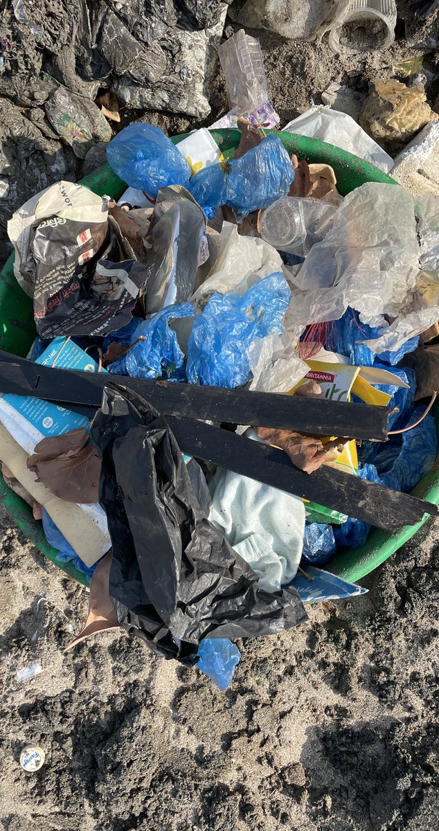 Indranilsm's tweet photo. Our sea is full of these ugly non-recyclable low grade single use plastic bags. Every shop in Kapad bazaar Mahim just 100mtrs from the beach is freely handing these out to thoughtless consumers. @mybmc @mybmcWardGN @CMOMaharashtra stricter laws need to be implemented. @mahimbeach https://t.co/ZFsYFI82fy