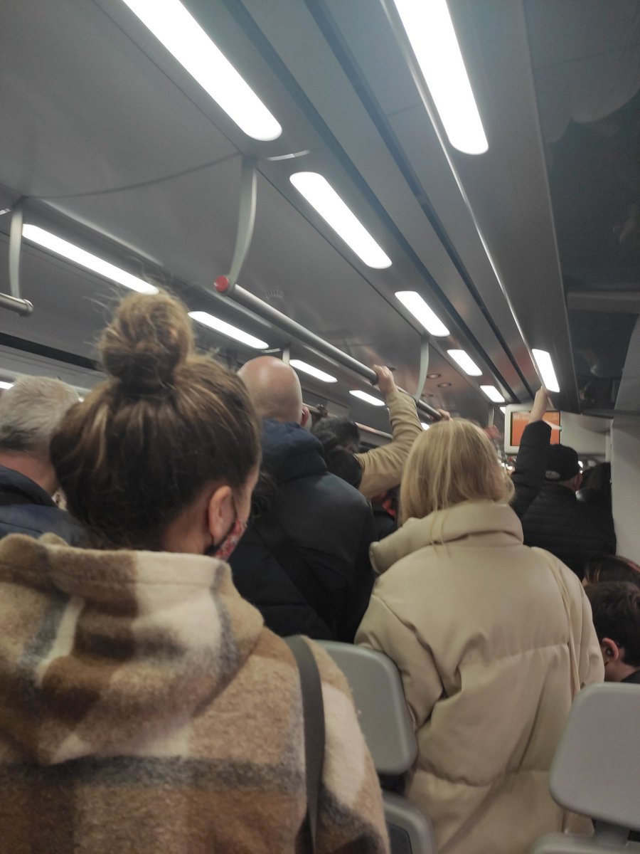 teg_001's tweet photo. @rodalies Sardinas https://t.co/6c3Lrpe4MQ