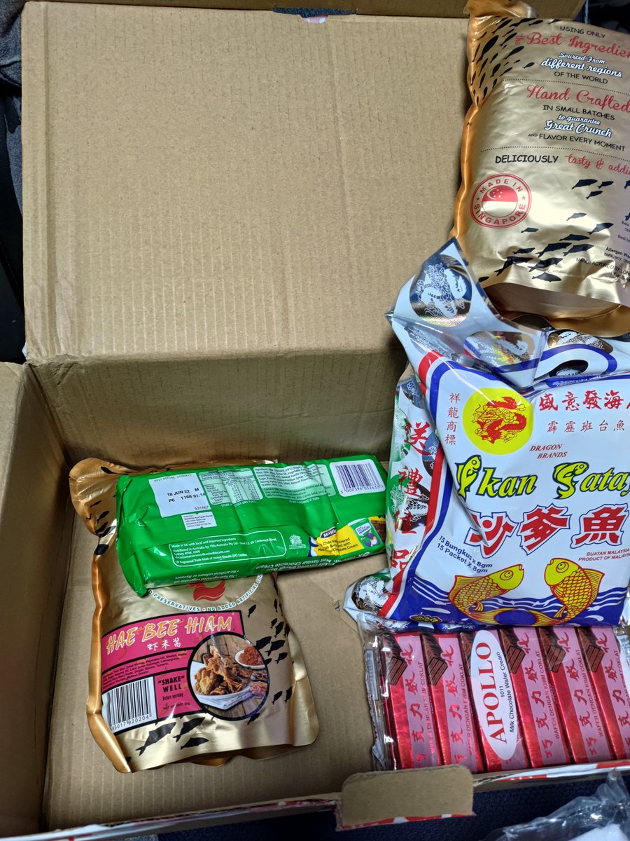 nokingood's tweet photo. たんちゃん@shirogumo1 から
お菓子と私のアバターの衣装アレンジマウスパッド(特大)貰った！！
カッコ良すぎる！
嬉しくて意味もなくマウス動かしちゃう！
FPSが捗る！
たんちゃんありがとう！ https://t.co/BxketgTomR