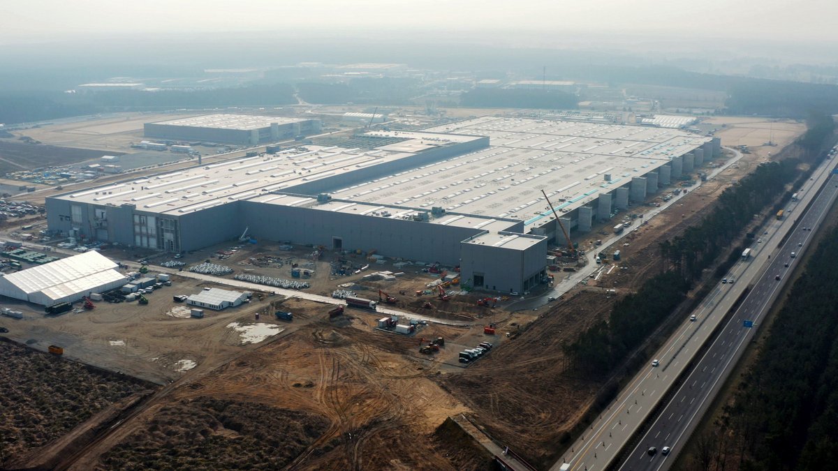IGMetall_BBS's tweet photo. IG Metall begrüßt Startschuss für die Betriebsratswahl bei Tesla https://t.co/nz44UBwVUc https://t.co/cWvvxdycRt