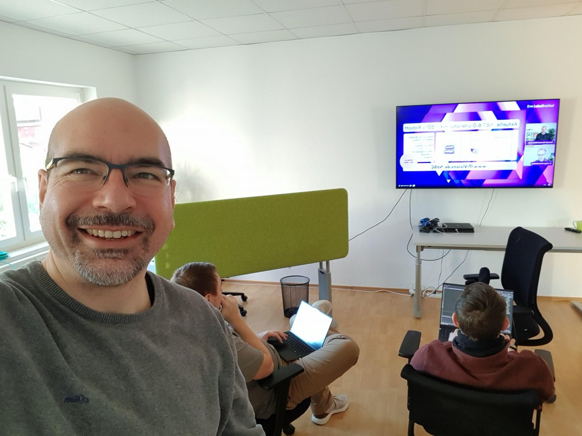 TimePunchNews's tweet photo. https://t.co/ossH8CbkUE online #Konferenz😀
Unsere Entwickler Gerhard, Konstantin und Marc haben heute eine interne Weiterbildung bei der https://t.co/ossH8CbkUE online Konferenz.
Die drei lernen nicht nur eifrig, sondern lassen es sich dabei richtig gut gehen. 😉
#timepunch https://t.co/zFwVNzmvCE