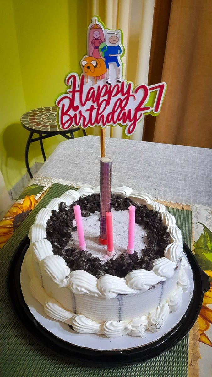 yh_racchell22's tweet photo. El día de ayer fue mi cumpleaños y yo fui bien feliz con mi dulce de helado de Oreo de #diaryqueen y mi topper de #horadeaventura 🎉✨ https://t.co/idNGAD6uAt