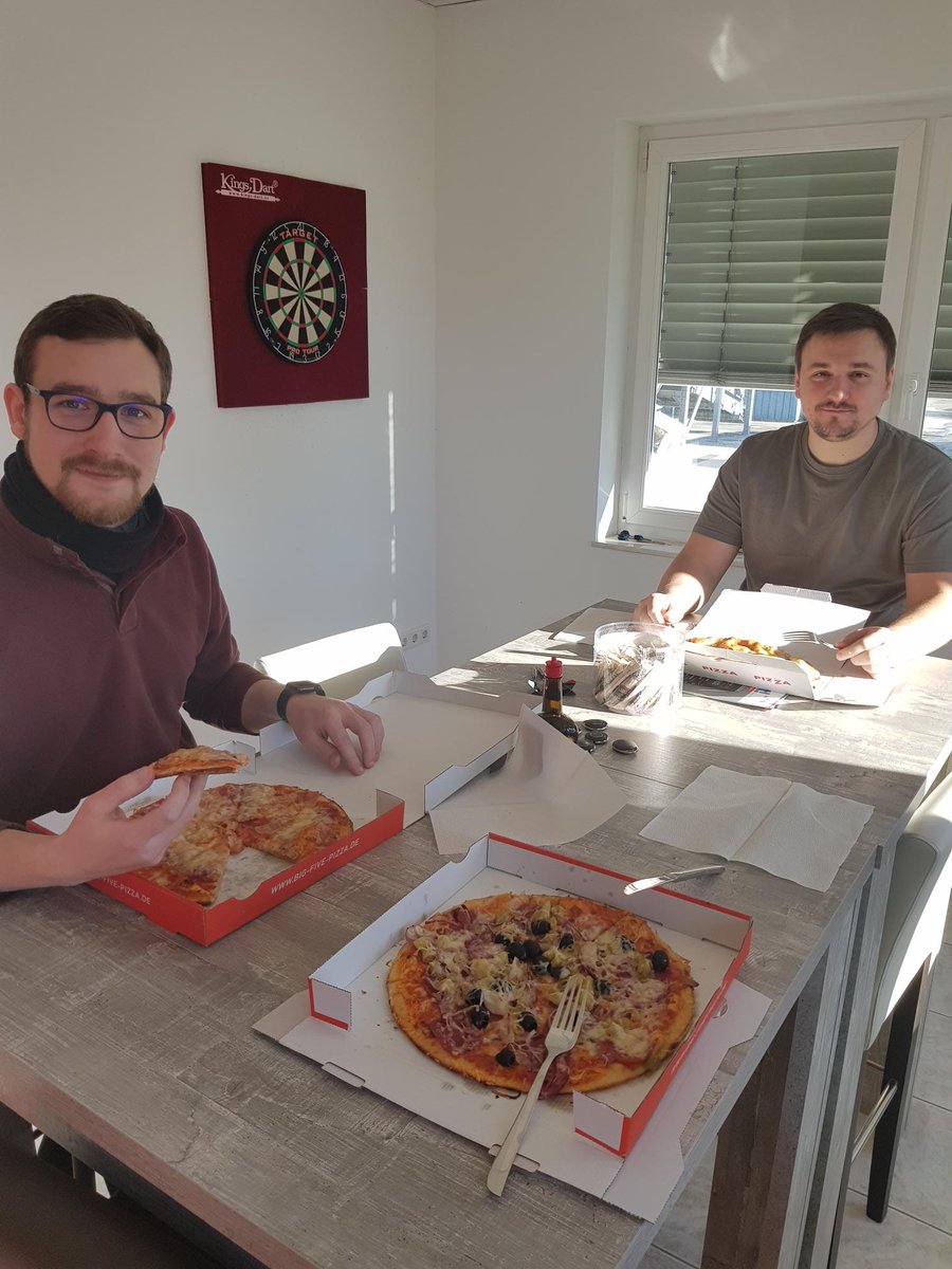 TimePunchNews's tweet photo. https://t.co/ossH8CbkUE online #Konferenz😀
Unsere Entwickler Gerhard, Konstantin und Marc haben heute eine interne Weiterbildung bei der https://t.co/ossH8CbkUE online Konferenz.
Die drei lernen nicht nur eifrig, sondern lassen es sich dabei richtig gut gehen. 😉
#timepunch https://t.co/zFwVNzmvCE