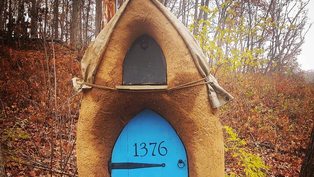 buildnaturally's tweet photo. Finally had time to work on my own project: our #cob mailbox. Now officially operational. Will get a living roof and some nice finish plaster in spring.
#potholderproject #diy #smallcobproject #learningcurve #naturalbuilding #buildnaturally #buildlikeagirl https://t.co/yDaPSyyT6X