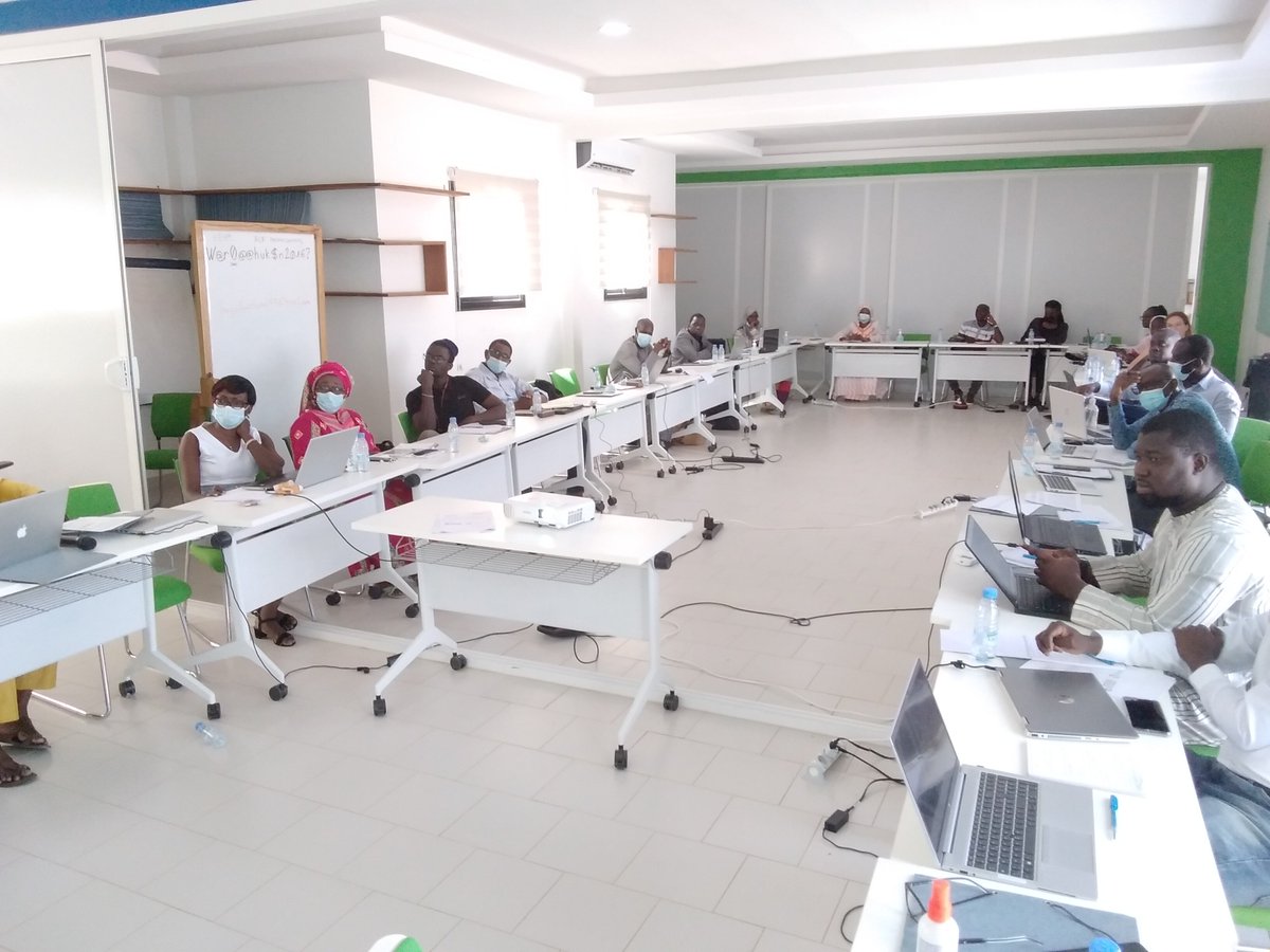 Atelier renforcement capacités de la société civile sur réforme du budget programme, processus budgétaire, approche et outils suivi et plaidoyer.
"Comprendre le processus et la structuration budgétaire, un préalable pour assurer un plaidoyer et un suivi budgétaire efficace"