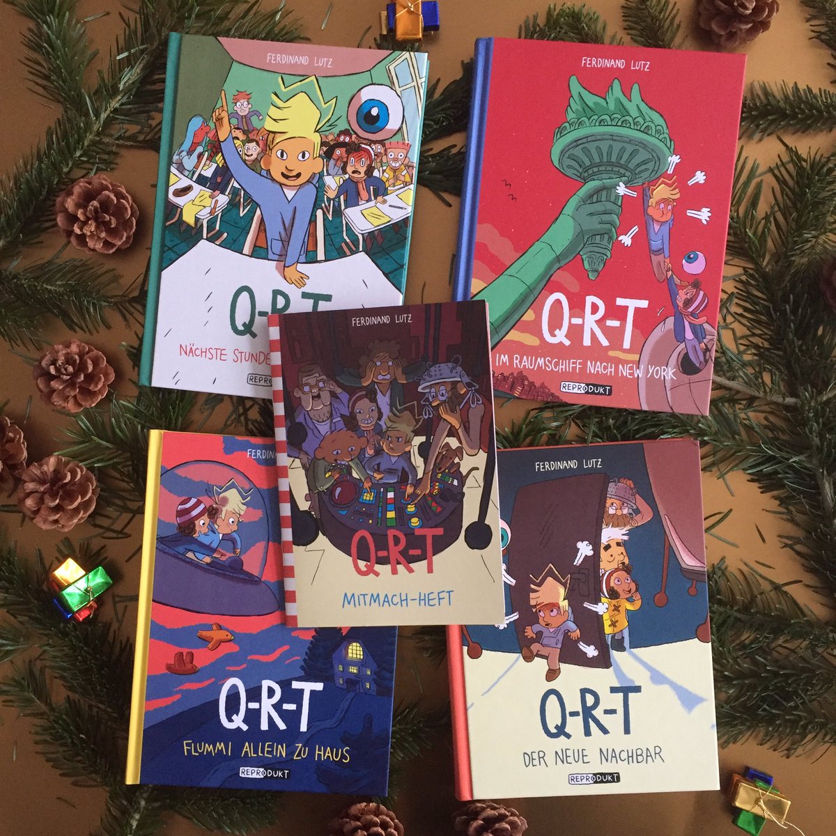 ReproduktComics's tweet photo. 🎄Weihnachtssignieraktion 2021🎄 Mit dabei: @ferdinandlutz mit Q-R-T 🌎 und ROSA UND LOUIS 👻🎁 https://t.co/sTqkHnKVs8 https://t.co/anJAEliP2n