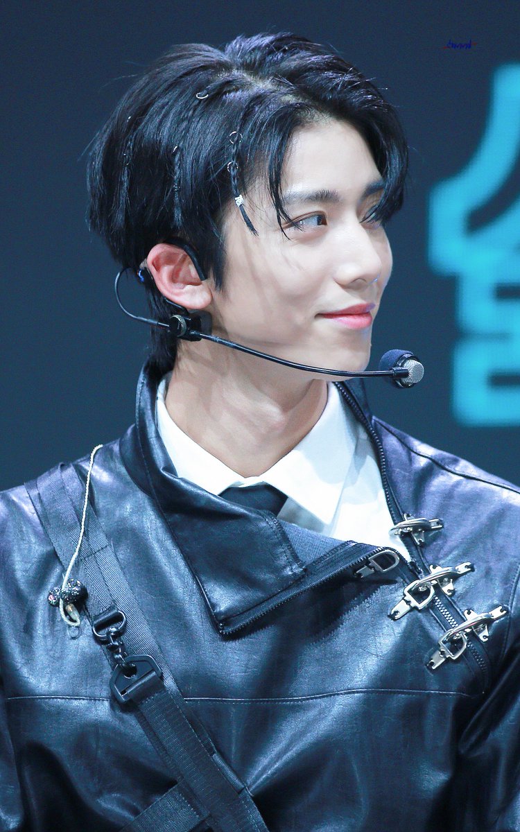 not_shyyyy's tweet photo. 211122 🌟

#휘영 #HWIYOUNG #SF9 https://t.co/WKdJImg94J