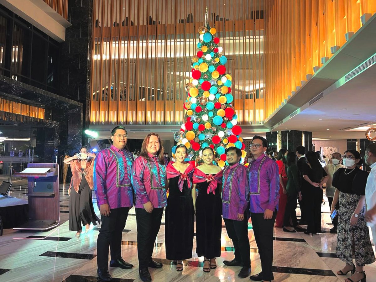 TheBasicsCebu's tweet photo. It was a very colorful night! ✨

Thank you bai Hotel Cebu for inviting us to perform on your Christmas Tree Lighting Ceremony✨🎄(Special mention to Sir Carlo, their Marketing Communications Manager).

Send us a message for your holiday and special occasion needs! ✨ https://t.co/bjrIB7l7F2