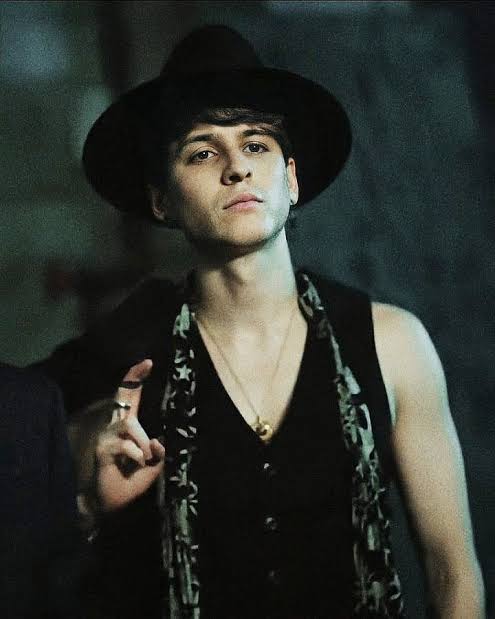 GraxyZab's tweet photo. Entrar a Twitter y ver qué es tendencia y todo los mensajes tan bonitos es el reflejo de todo lo bueno que eres @christophervele 

HAPPY BIRTHDAY CHRISTOPHER 
#Happy26Chris #CNCO #HappyChristopherDay https://t.co/DiCkzJH6bt
