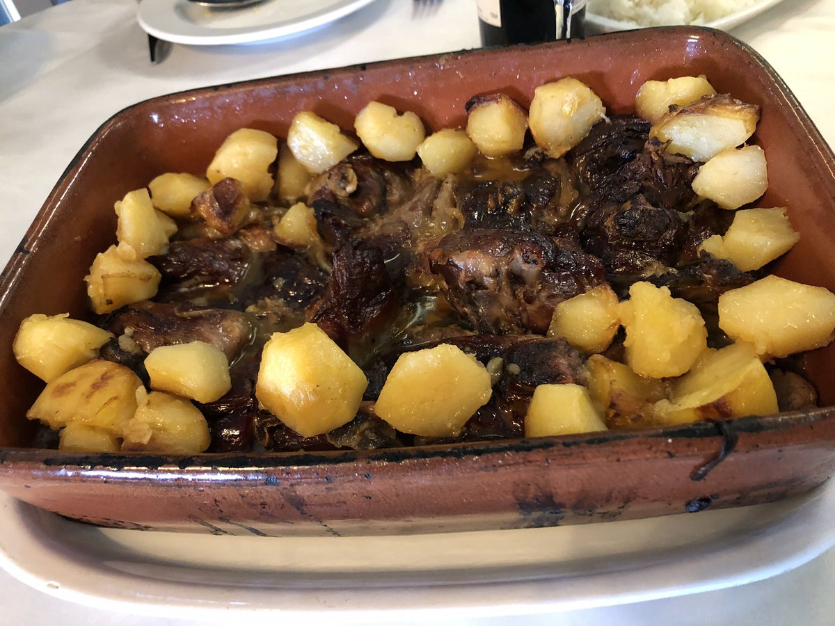 GaizkaVieira's tweet photo. O Seabra, Águeda. O cabrito maravilha da #Carnis…😋😋😋 #vinhostwitter https://t.co/VOrbkb9OuK