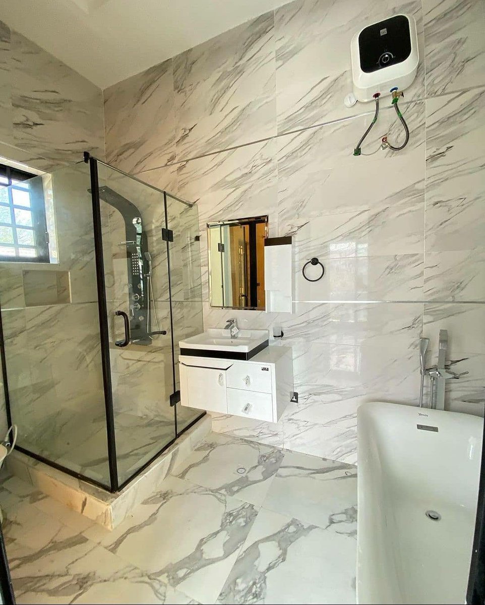 Ifechi_Ezenwaji's tweet photo. Located in a secured estate is this home, fortified with security doors. There's inbuilt sound system, CCTV camera, a pool, a BQ, and more!😩🥵 These pictures don't  actually do "a quarter" justice to this splendid home! 😍

Lai Mohammed NYSC Joke Silva #ComingToCanada Kenya https://t.co/yxTSymGpMR