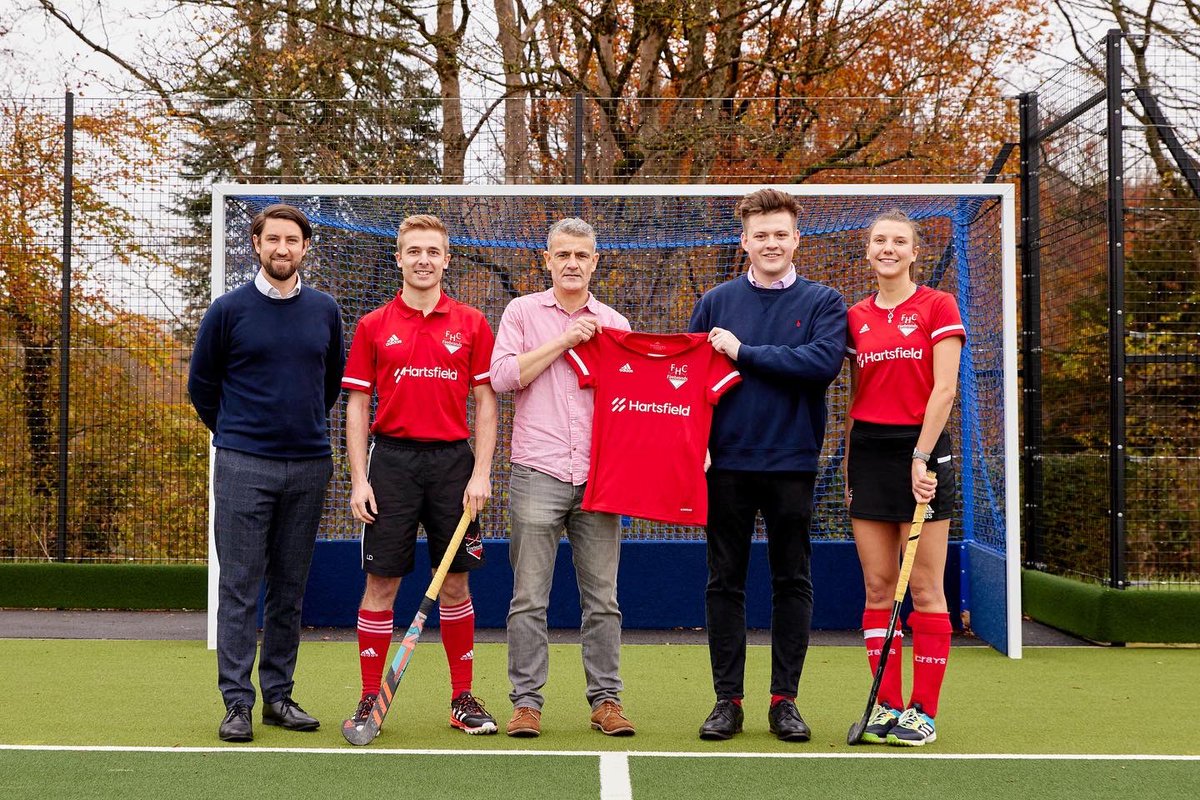 FirebrandsHC's tweet photo. Fantastic to have our amazing new sponsors @HartsfieldGroup come and watch the ladies 1s and men’s 1s in action last weekend 🔥❤️🖤❤️🏑🤩. Thank you for your fantastic support #looksmartplaysmart #Firebrandsfamily #Sponsorship #Bristol #Hockey https://t.co/mGWySUEHf3