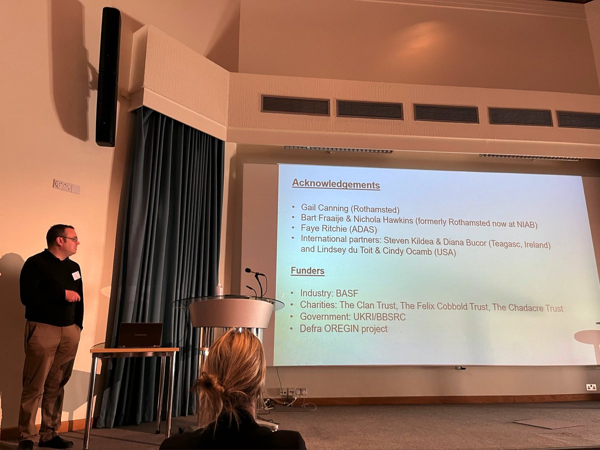 Kevin King from Rothamsted Research has presented the emerging pathogen threats to UK Brassica health, from studying two major oilseed rape diseases he has realise how much the pathogen biology knowledge could contribute to the plant health and management 👍