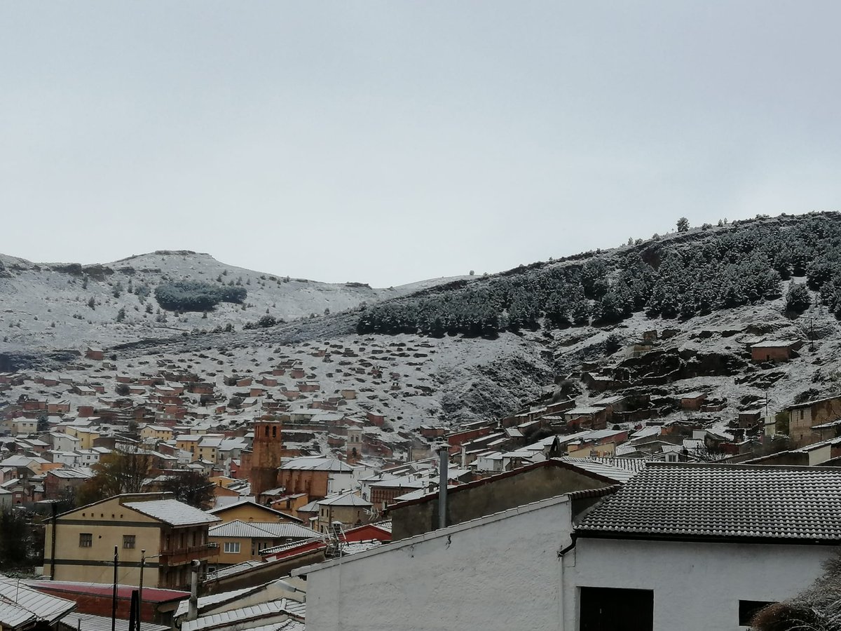 🍐🍏 En días así, peras y manzanas de Fruta del Valle del Manubles, asadicas. ¿Te apuntas?
 #FrutadelManubles #Frutadelaltura